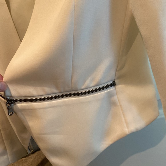 White blazer - Picture 3 of 4